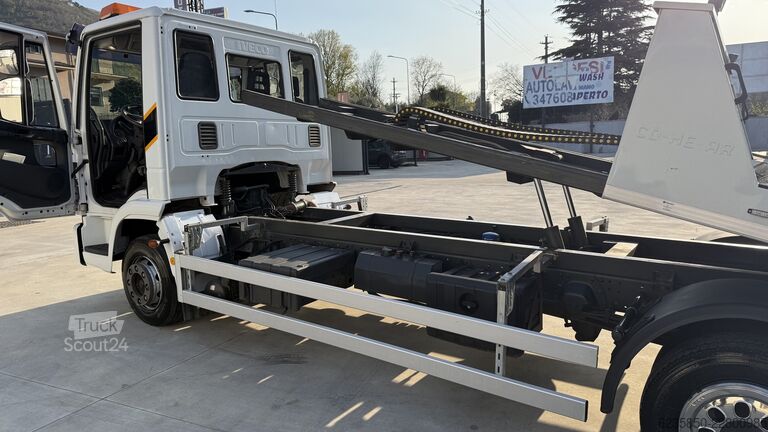 камион с кука за контейнери Iveco eurocargo eurocargo 120 el 18 carroattrezzi