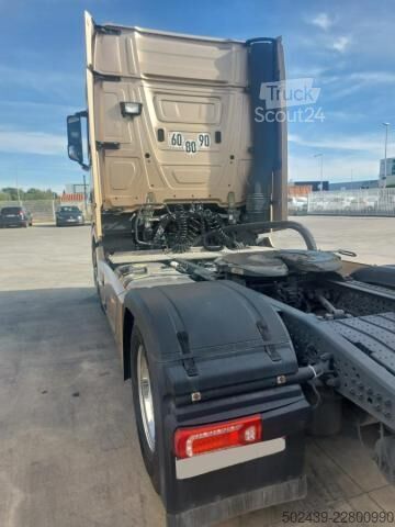 Tracteur routier standard Mercedes-Benz Actros 1853