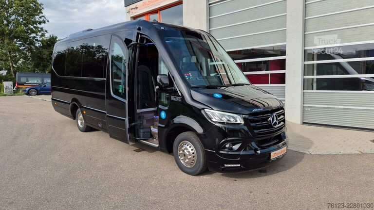Minibus MERCEDES-BENZ 519 Sunset S 4 Ferqui Lagerfahrzeug Stock