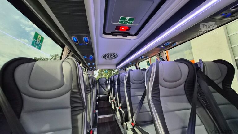 Minibus MERCEDES-BENZ 519 Sunset S 4 Ferqui Lagerfahrzeug Stock