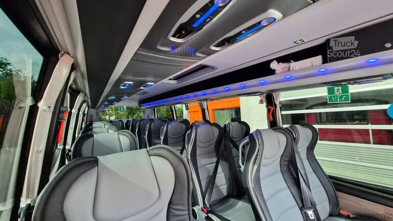 Minibus MERCEDES-BENZ 519 Sunset S 4 Ferqui Lagerfahrzeug Stock