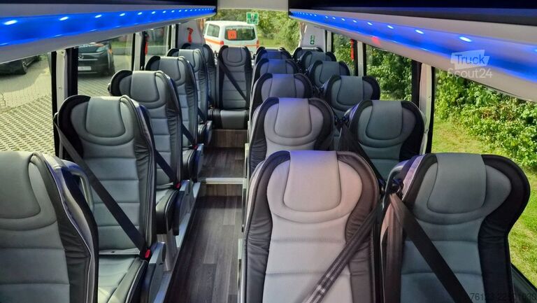 Minibus MERCEDES-BENZ 519 Sunset S 4 Ferqui Lagerfahrzeug Stock