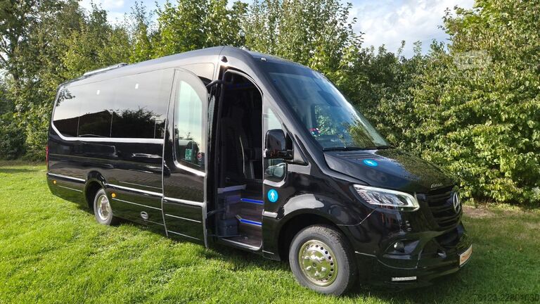 Minibus MERCEDES-BENZ 519 Sunset S 4 Ferqui Lagerfahrzeug Stock