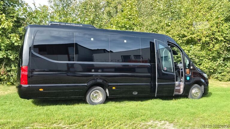 Minibus MERCEDES-BENZ 519 Sunset S 4 Ferqui Lagerfahrzeug Stock