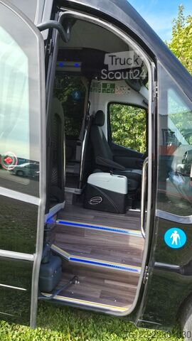 Minibus MERCEDES-BENZ 519 Sunset S 4 Ferqui Lagerfahrzeug Stock