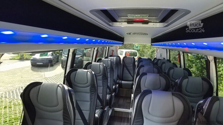 Minibus MERCEDES-BENZ 519 Sunset S 4 Ferqui Lagerfahrzeug Stock