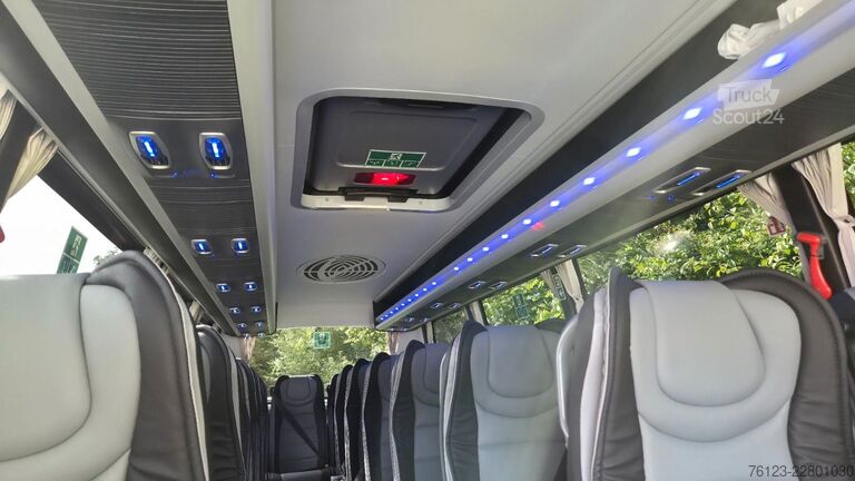 Minibus MERCEDES-BENZ 519 Sunset S 4 Ferqui Lagerfahrzeug Stock