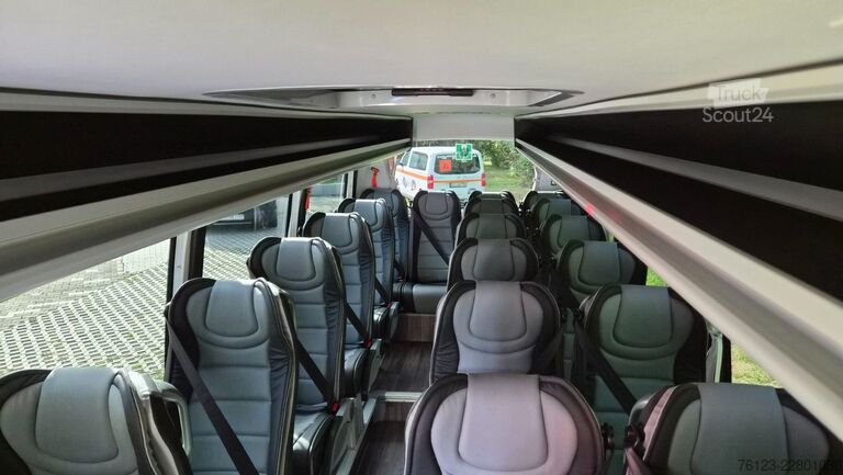 Minibus MERCEDES-BENZ 519 Sunset S 4 Ferqui Lagerfahrzeug Stock