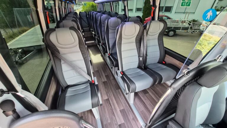 Minibus MERCEDES-BENZ 519 Sunset S 4 Ferqui Lagerfahrzeug Stock