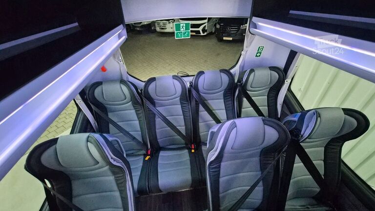 Minibus MERCEDES-BENZ 519 Sunset S 4 Ferqui Lagerfahrzeug Stock