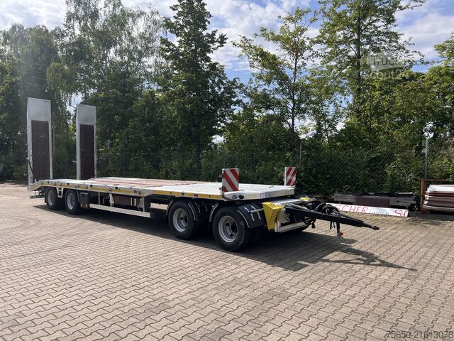 Low loader trailer Möslein T4 VB H1 gerade  neuer 4 Achs Tieflader gerade hydraulischen Rampen