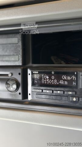 Slēgta autovedēja piekabe Renault T 440