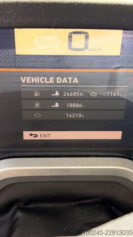 Slēgta autovedēja piekabe Renault T 440