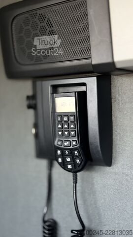 Slēgta autovedēja piekabe Renault T 440