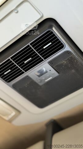 Slēgta autovedēja piekabe Renault T 440