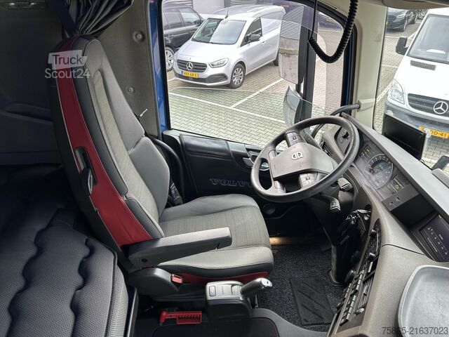 Standard tractor Volvo FH 460 Globetrotter / Dynamic Steering / 2 Tank...