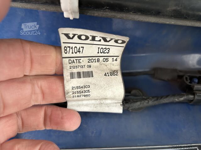 Standard tractor Volvo FH 460 Globetrotter / Dynamic Steering / 2 Tank...