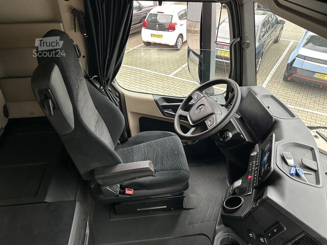 Standard tractor Mercedes-Benz Actros 1845 Gigaspace / Tacho V2 / PTO - Hydrau...