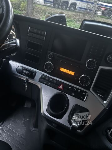 Nákladné vozidlo s výmennou nadstavbou Mercedes-Benz Actros 2551