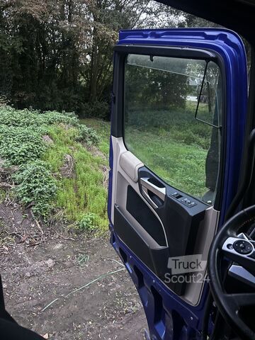 Nákladné vozidlo s výmennou nadstavbou Mercedes-Benz Actros 2551