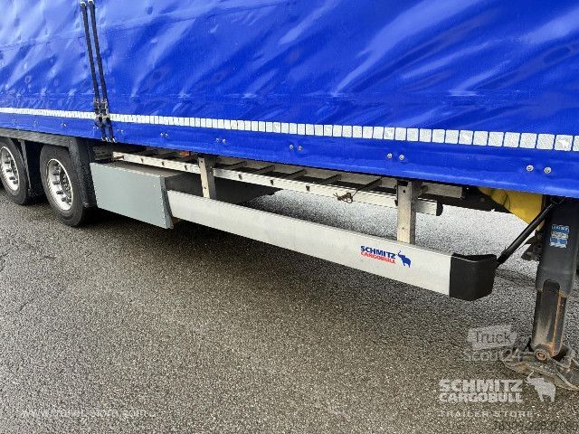Naczepa otwarta z plandeką Schmitz Cargobull Curtainsider Mega Getränke