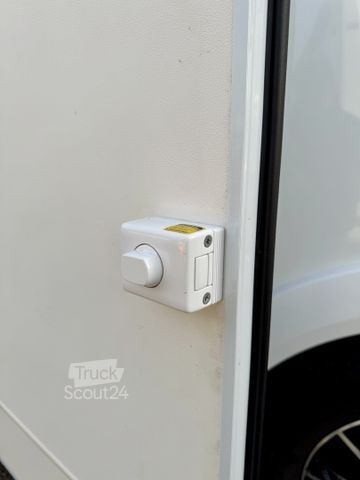 Półzintegrowany kamper CARADO T457 "Maxxfan"