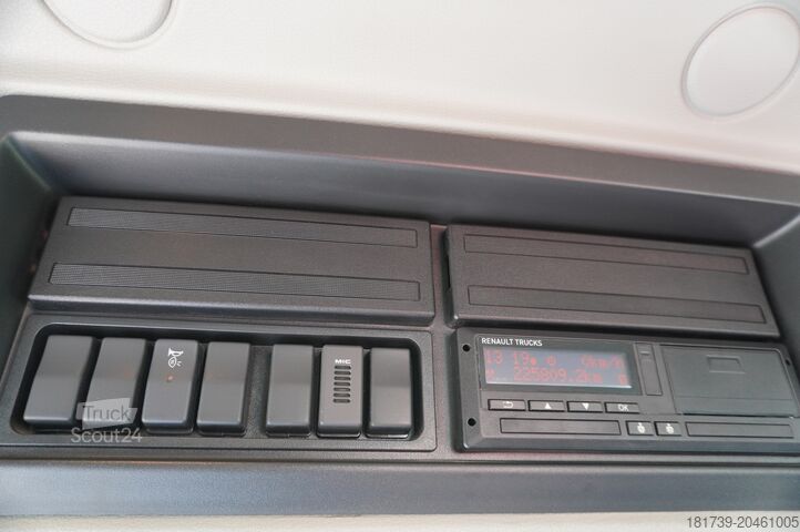 Leveä sivu HDS:llä Renault C320 P4x2 E6 / Fassi 5.6 t / Range 8 m /