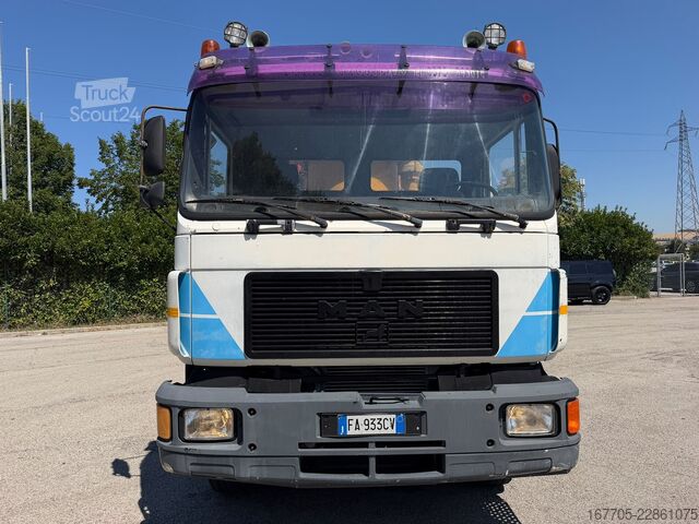 Autopompa per calcestruzzo MAN 33 362 DF
