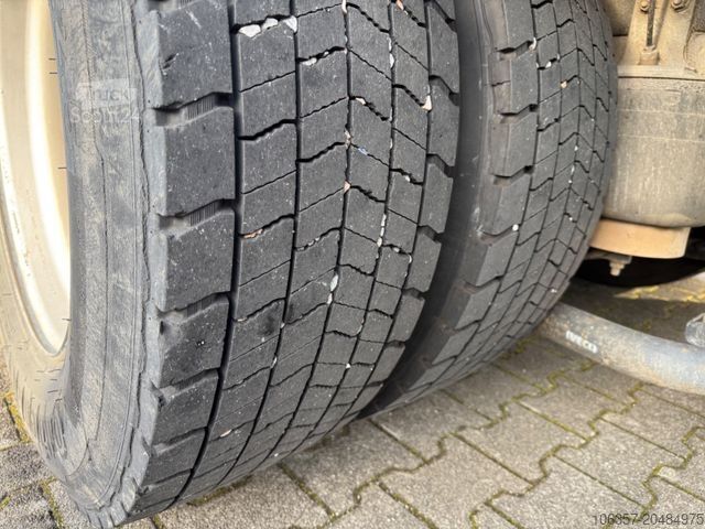 Вантажівка з платформою і тентом IVECO Eurocargo 190EL32/P Schiebeplane E6 LBW 2200kg