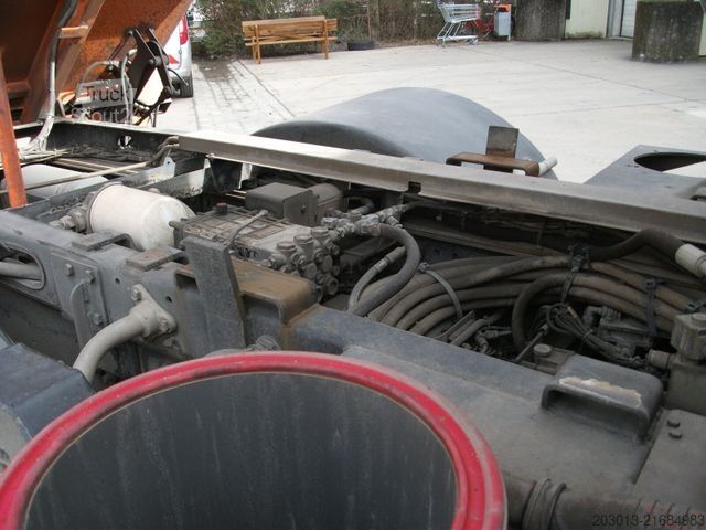 Kehrmaschine SCANIA G230 Kehrmaschine SCARAB Magnum