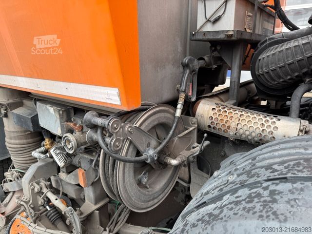 Kehrmaschine SCANIA G230 Kehrmaschine SCARAB Magnum