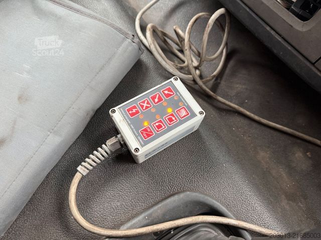 Ielu tīrīšanas mašīna MAN TGM 18.340 HD Kehrmaschine SCARAB Magnum 8,2 m³