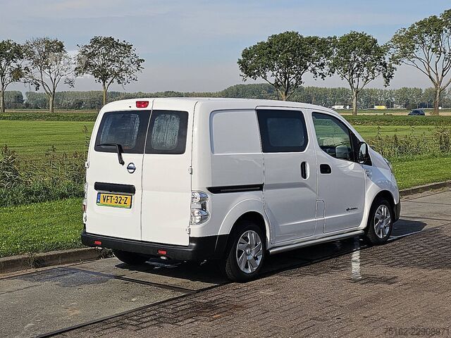 Korkeakattoinen farmari NISSAN E-NV200 L1 NAP 200KM WLTP
