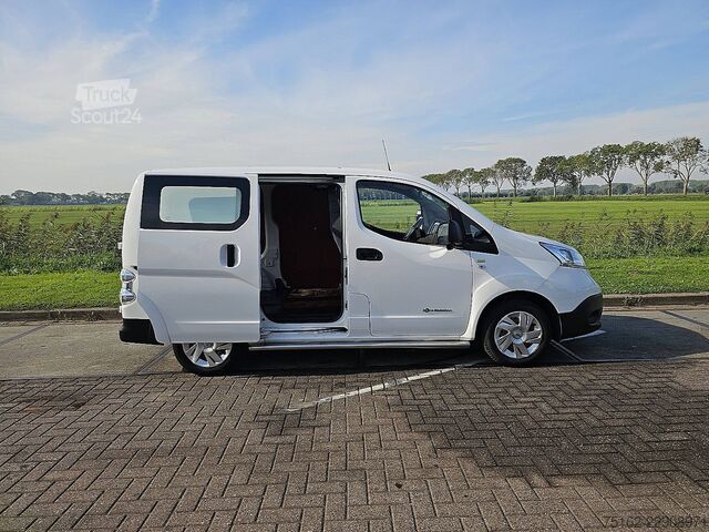 Korkeakattoinen farmari NISSAN E-NV200 L1 NAP 200KM WLTP