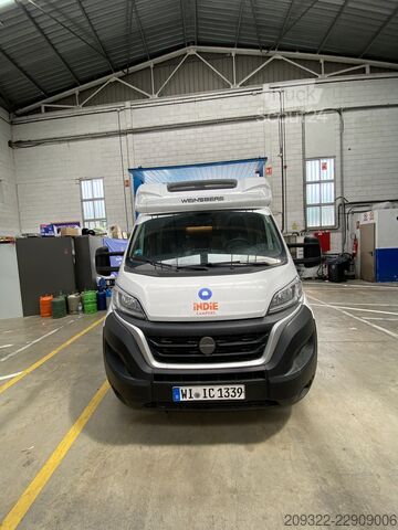 Puoliksi integroitu matkailuauto Fiat Ducato Weinsberg Carasuite 650MF del 2024 | Cambio manuale | 5 posti lett
