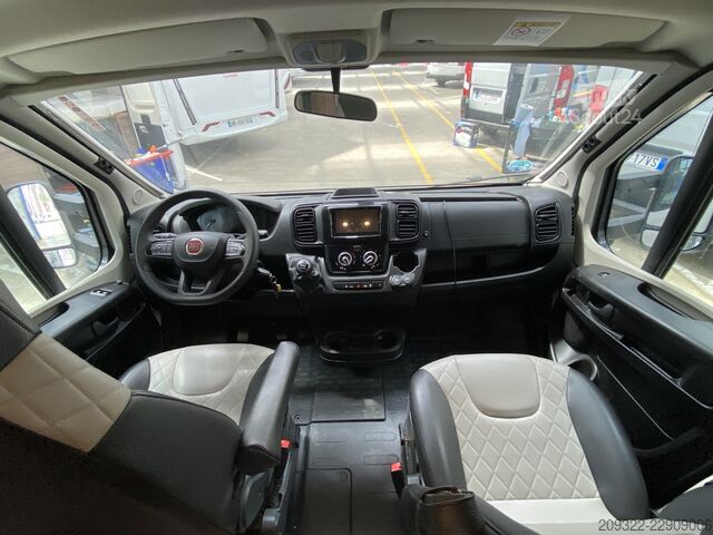 Puoliksi integroitu matkailuauto Fiat Ducato Weinsberg Carasuite 650MF del 2024 | Cambio manuale | 5 posti lett