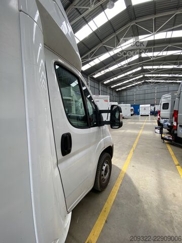 Puoliksi integroitu matkailuauto Fiat Ducato Weinsberg Carasuite 650MF del 2024 | Cambio manuale | 5 posti lett
