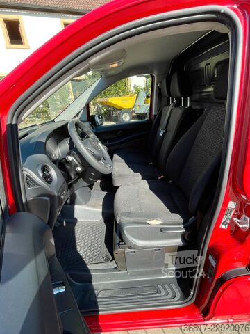 Panelová dodávka MERCEDES-BENZ Vito 114 CDI L2 Klima 3-Sitze Werkstatt/Regale