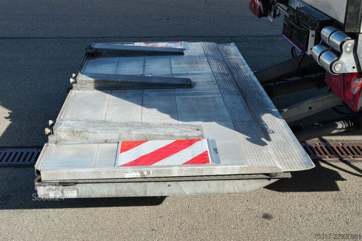 Hladilna polprikolica SCHMITZ CARGOBULL SKO 24/ LBW 2500 kg UFB /DS/ BLUMEN / TK SCB