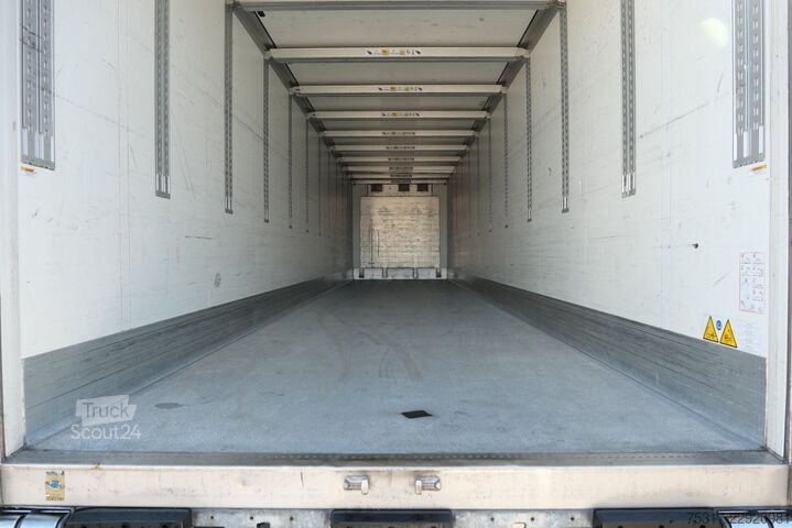 Hladilna polprikolica SCHMITZ CARGOBULL SKO 24/ LBW 2500 kg UFB /DS/ BLUMEN / TK SCB