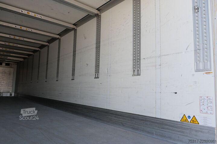 Hladilna polprikolica SCHMITZ CARGOBULL SKO 24/ LBW 2500 kg UFB /DS/ BLUMEN / TK SCB
