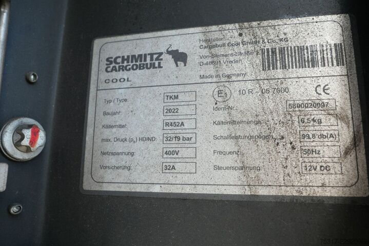 Hladilna polprikolica SCHMITZ CARGOBULL SKO 24/ LBW 2500 kg UFB /DS/ BLUMEN / TK SCB