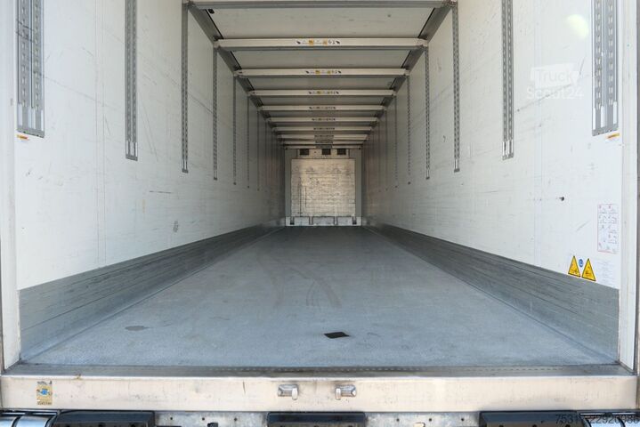 Hladilna polprikolica SCHMITZ CARGOBULL SKO 24/ LBW 2500 kg UFB /DS/ BLUMEN / TK SCB