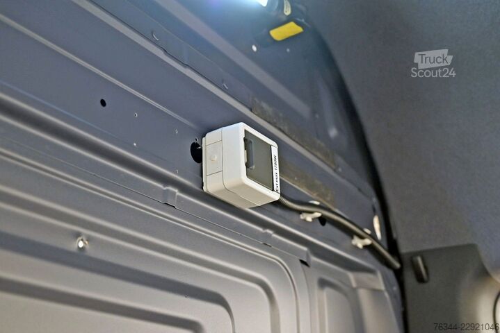 Slēgtais furgons MERCEDES-BENZ Sprinter 314 CDI MR L2H2 Klima Navi Tempomat AHK