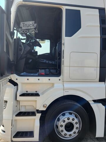 Standardowy ciągnik siodłowy MAN TGX 18.470
