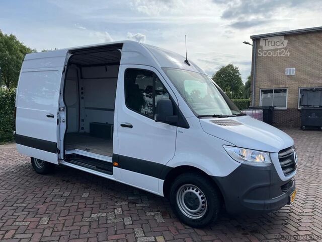 Leveransbil med dubbelhytt Mercedes-Benz Sprinter 317 1.9 CDI L2H1