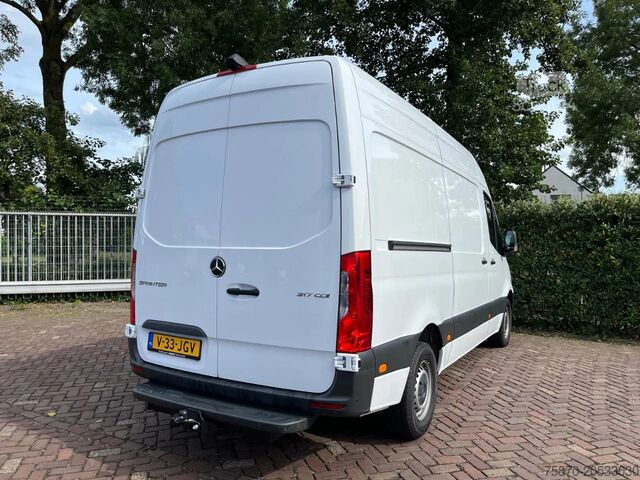 Leveransbil med dubbelhytt Mercedes-Benz Sprinter 317 1.9 CDI L2H1