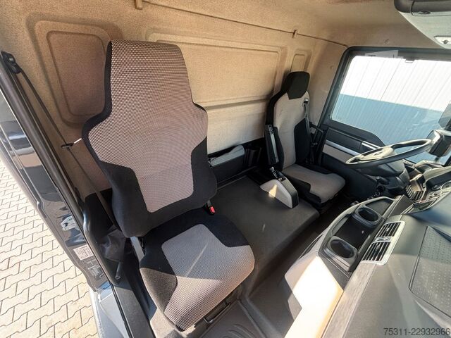 Kuorma-auto umpikorilla MAN TGL 12.220 BL 7250mm Koffer*LBW*Automatik*Klima