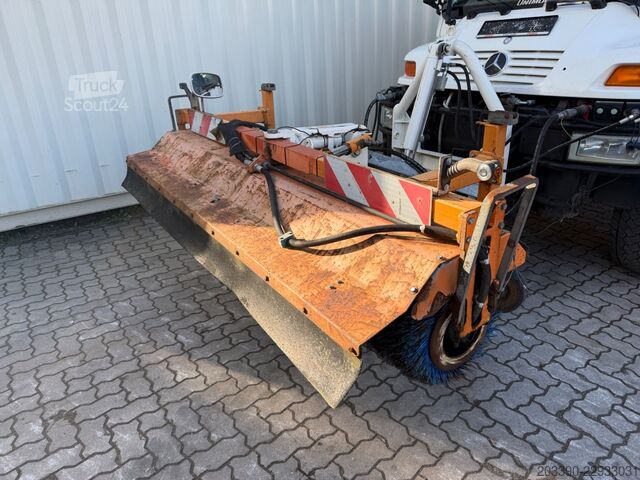 Sonderausbau-Transporter UNIMOG U400 mit Breining U2000 Bitumenspritze + Besen