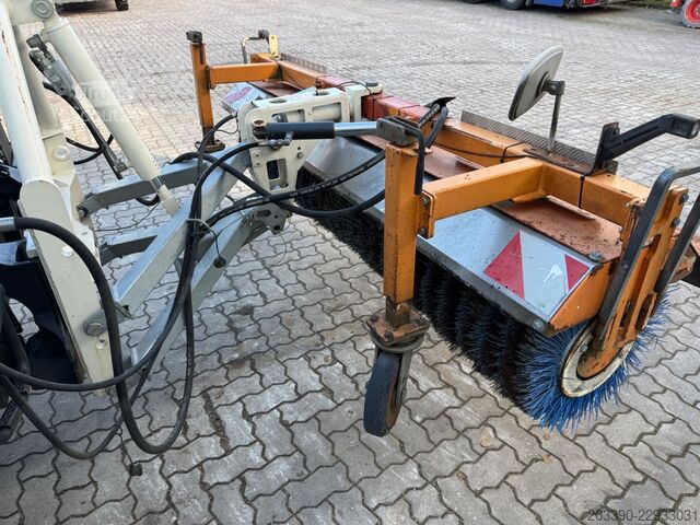Sonderausbau-Transporter UNIMOG U400 mit Breining U2000 Bitumenspritze + Besen